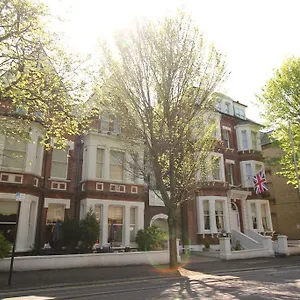 Hotel The Courtlands ***